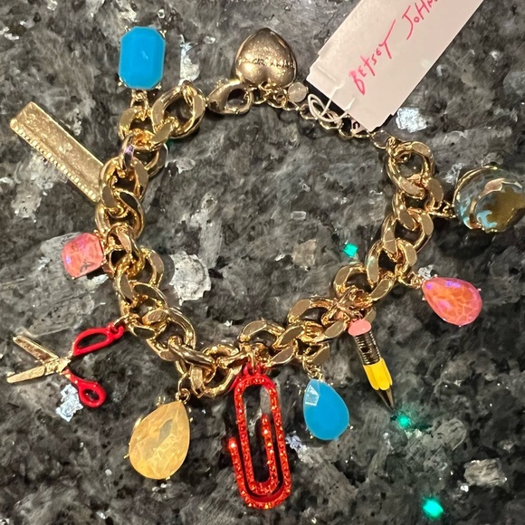 🖍️✂️✏️🖇️ BETSEY JOHNSON School Charms Drama Bracelet✂️🖍️✏️🖇️NWT - Picture 12 of 15